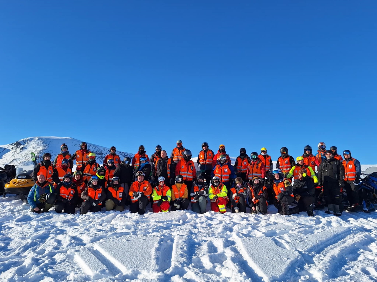 Bilde av de som deltok i øvelser ute i snøen