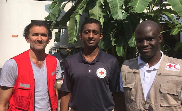 Hassan sammen med frivillige i DR Kongo.