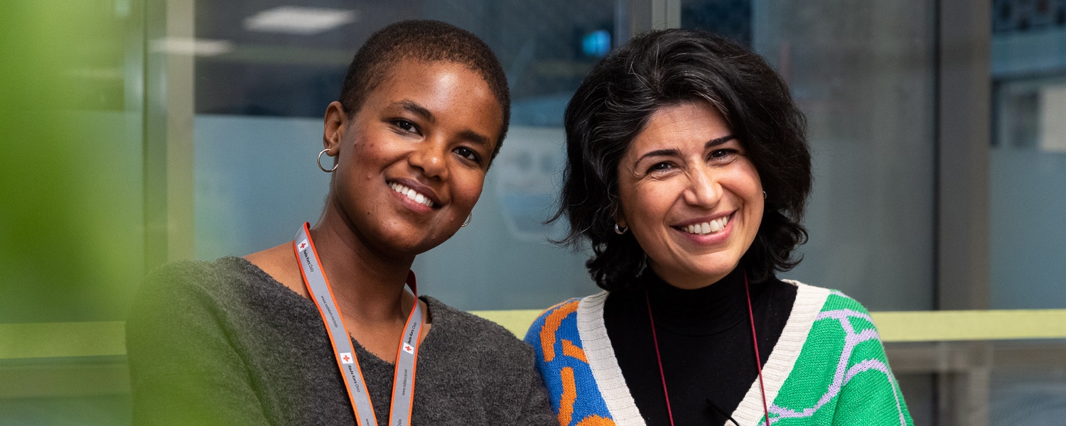 En kvinnelig deltaker og frivillig i Oslo Røde Kors.