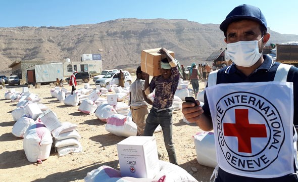 Røde Kors deler ut nødhjelp