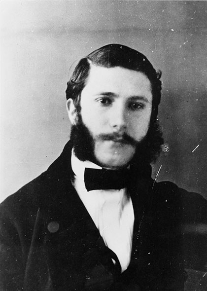 Svart hvitt bilde av den unge henry dunant 27 år gammel