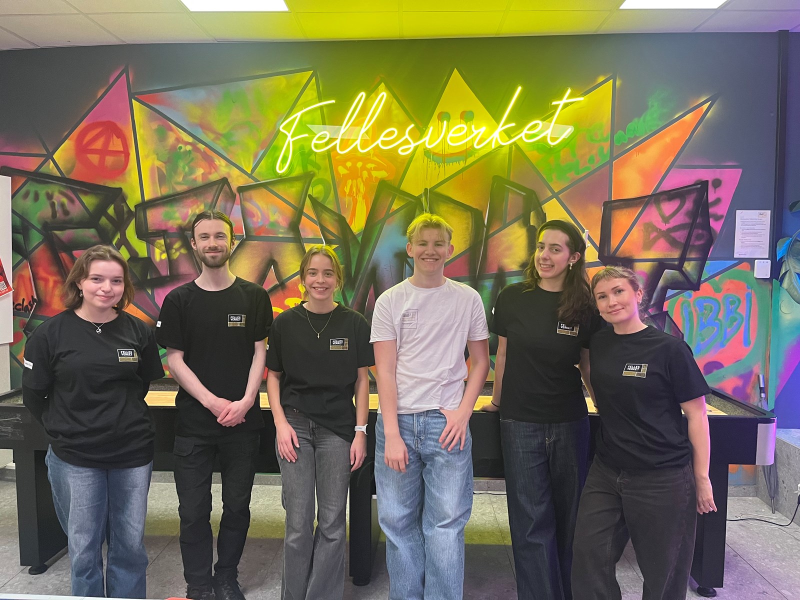 Barn og frivillige samles på Mellomverket i Bergen – Røde Kors’ BARK-tilbud med lek, mat og fellesskap for barn 10–13 år i hjertet av Gågaten.