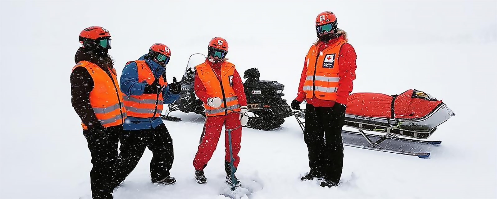  fire røde kors hjelpekorpsere fra suldal røde kors hjelpekorps på mosvatnet/suldal vinterferien 2017