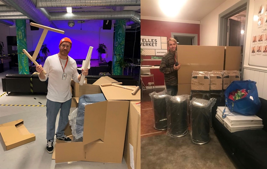 Mann klar for monetring av IKEA-møbler, annen mann poserer med nye stoler og søppelbøtter.