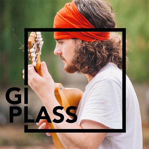 Illustrasjon av ung mann med kassegitar og rødt pannebånd omrisset av en firekantet sort grafisk strek og ordene gi plass