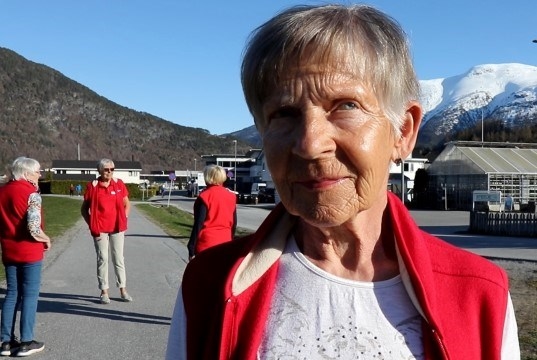 Bjørg Eikum Tang og fleire av våre besøksvener