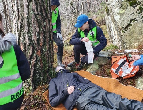 Førstehjelpsøving i skogen