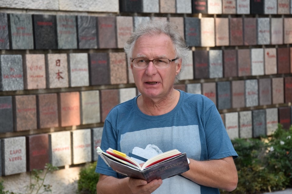 MINNER FRA SOLFERINO: Gisle Kavli startet Solferinoreiser og er i dag en av de frivillige reiselederne som tar frivillige fra Røde Kors med på en reise i Henry Dunants fotspor. (Foto: Bjørn Sodeland)