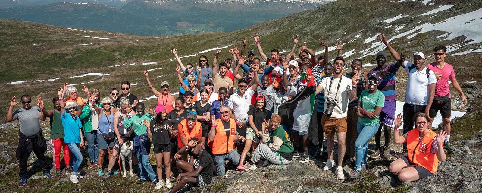 Gruppe på toppen av fjell.