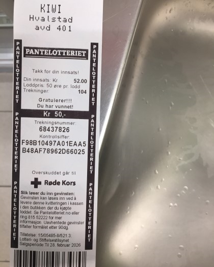 Bilde av kvitering fra pantelotteriet til Røde Kors der noen har funnet 50 kroner.