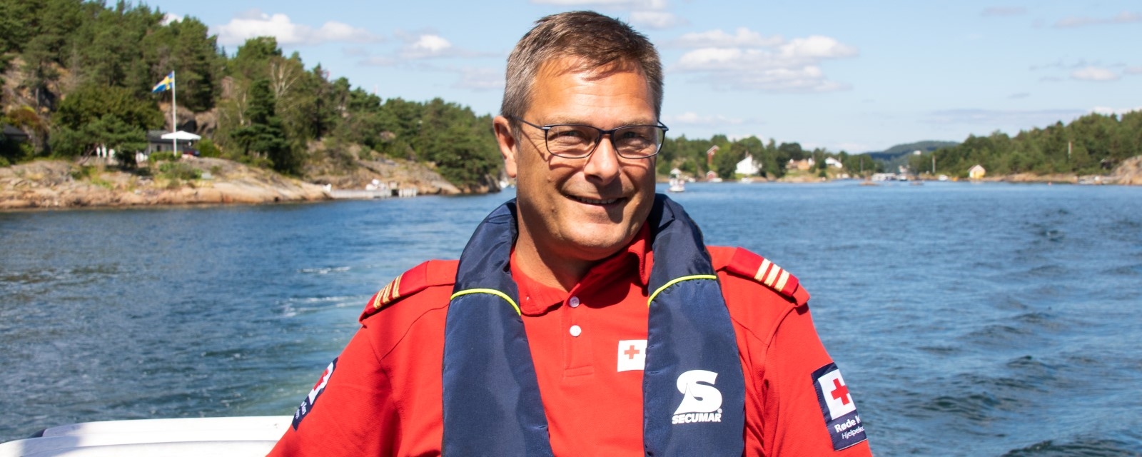 Korpsleder Egill Elvestad på båten