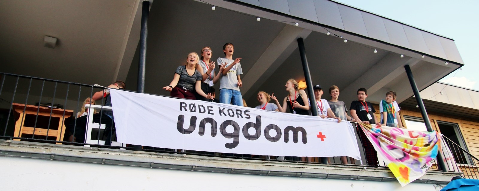 Ungdom synger og ler på Landsleir 2016