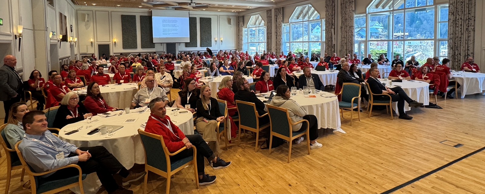 Deltakere på årsmøte 2025 i Geirangersalen