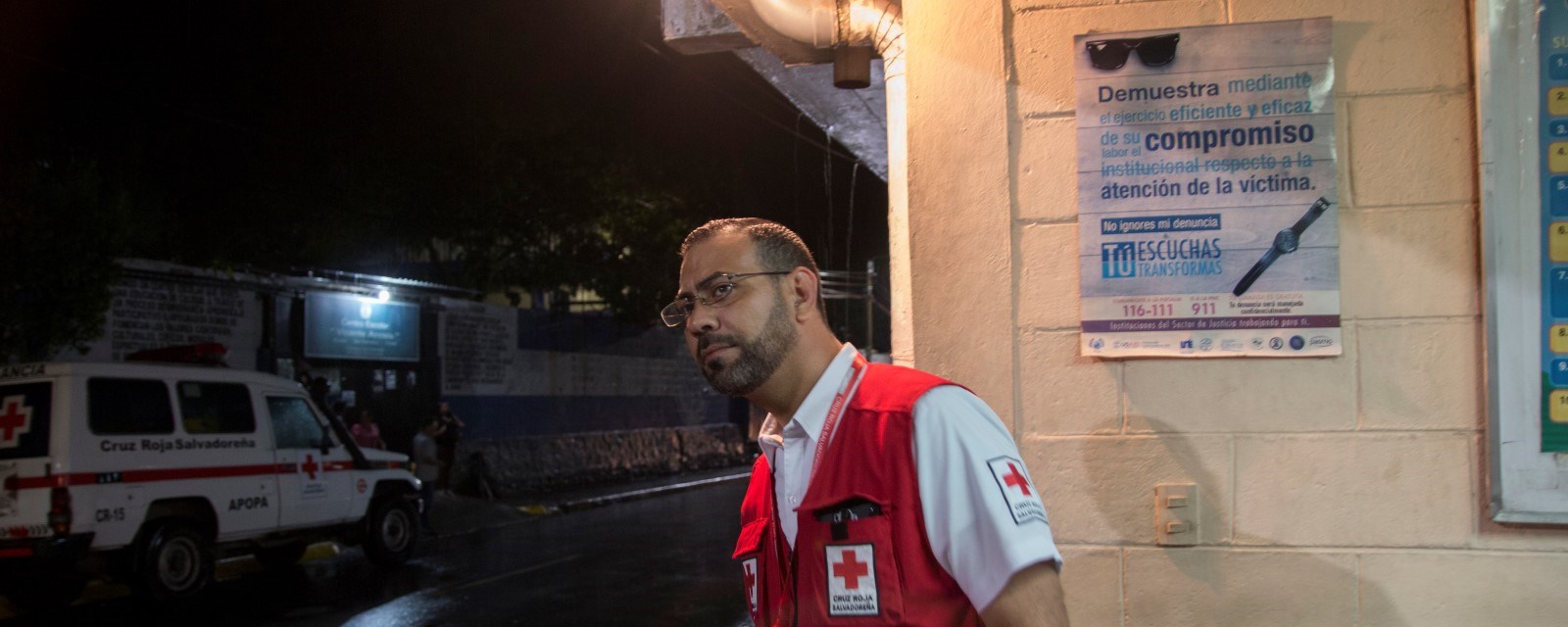Dr. Romeo Paredes, leder health Care in Danger prosjeketet i El Salvador Røde Kors. Røde Kors helseklinikk i Apopo utenfor San Salvador. Her får de ofte inn gjengmedlemmer med skuddskader. 