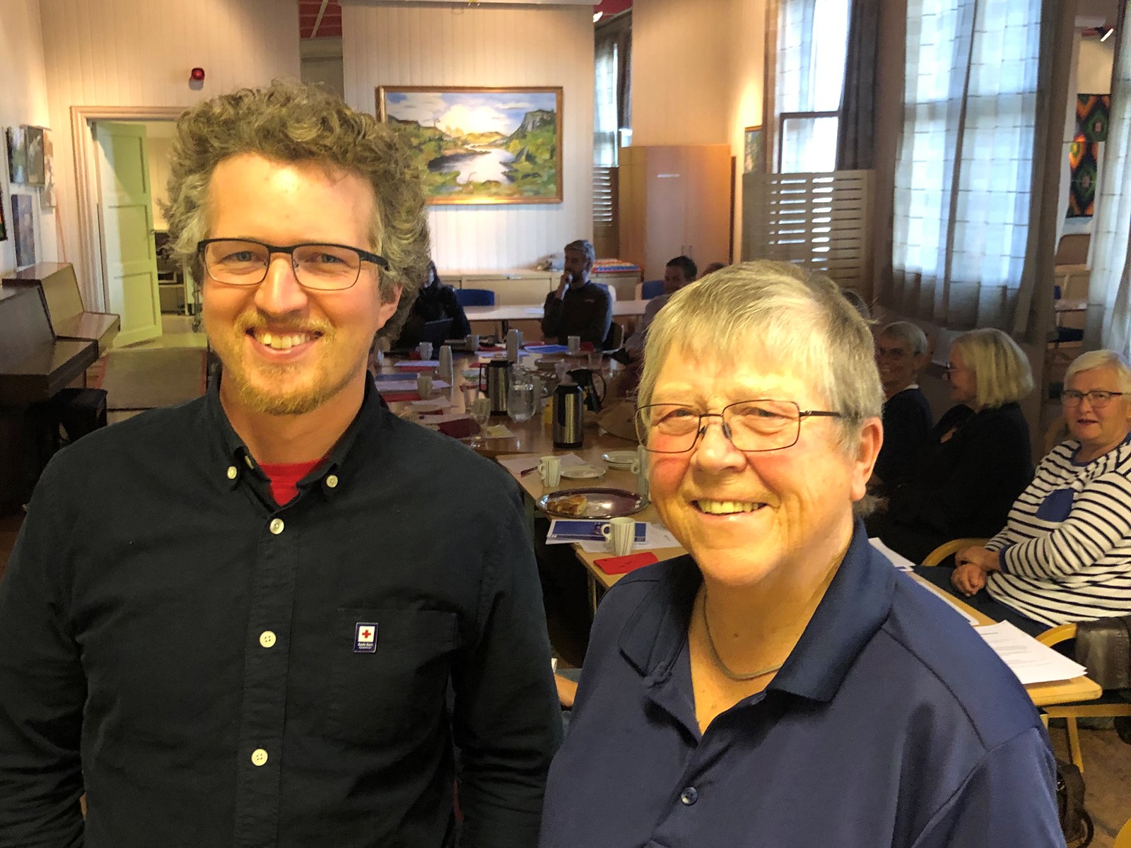 BEDRE TILBUD: Jonas Stourup, nestleder i Gvarv Røde Kors, og Liva Espedalen, leder i Bø Røde Kors, ser fram til å kunne tilby et bredere og bedre utvalg av aktiviteter i lokalmiljøet. 