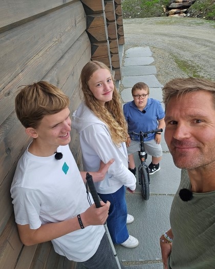 Øystein Pettersen sammen flere av deltakerne i Team Pølsa