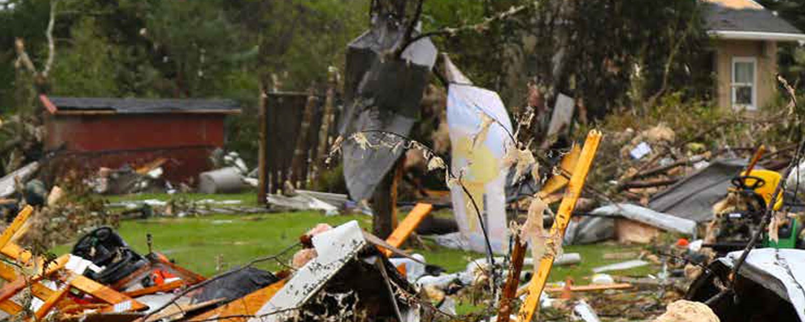 Et ødelagt boligområde i canada etter tornado