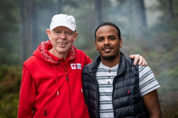 En frivillig fra Røde Kors og flyktningguide