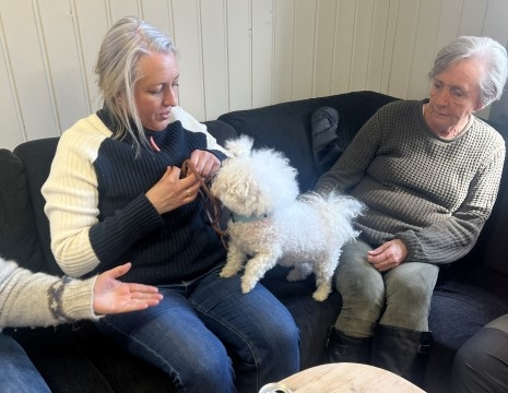 Charlotte med hunden Melissa