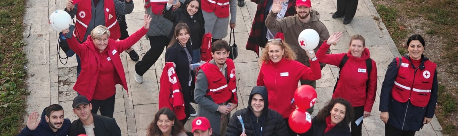 Frivillige fra Agder sammen med frivillige fra flere lokalforeninger i Georgia, i Telavi (Sveinung Tofteland).
