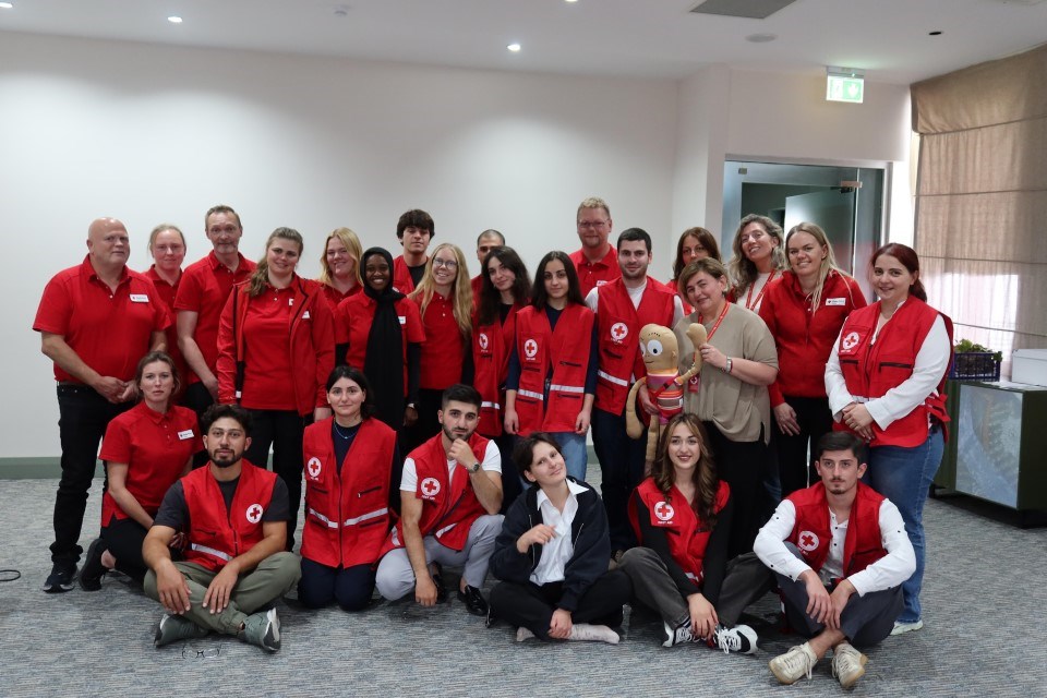 Frivillige fra Agder sammen med frivillige fra flere lokalforeninger i Telavi, Georgia