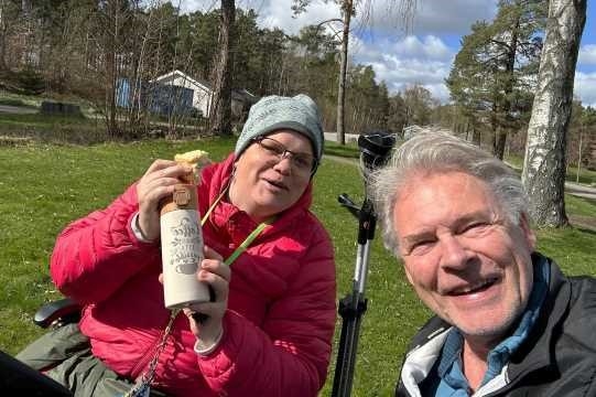 Besøksvert og -venn ute på tur