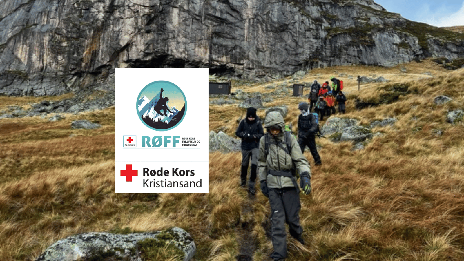 Barn som går på tur i aktiviteten Røde Kors Friluftsliv og Førstehjelp