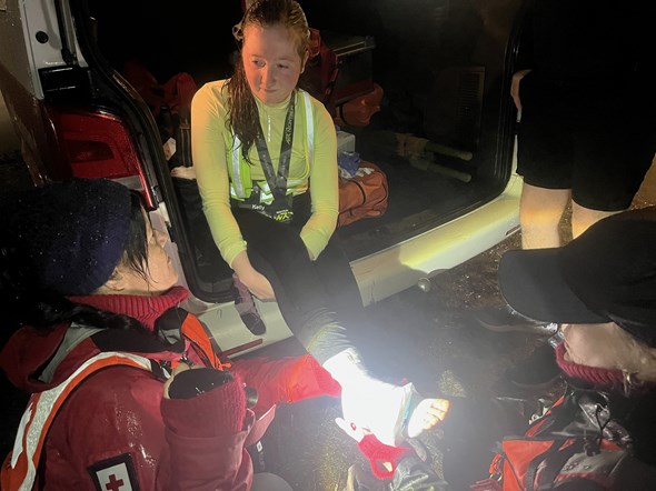 Frivillige sykehusguider fra Kristiansand Røde Kors hjelper pasienter og pårørende med å finne fram på Sørlandet sykehus.