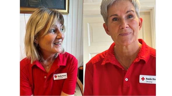 Foto av to kvinner i Røde Kors-klær