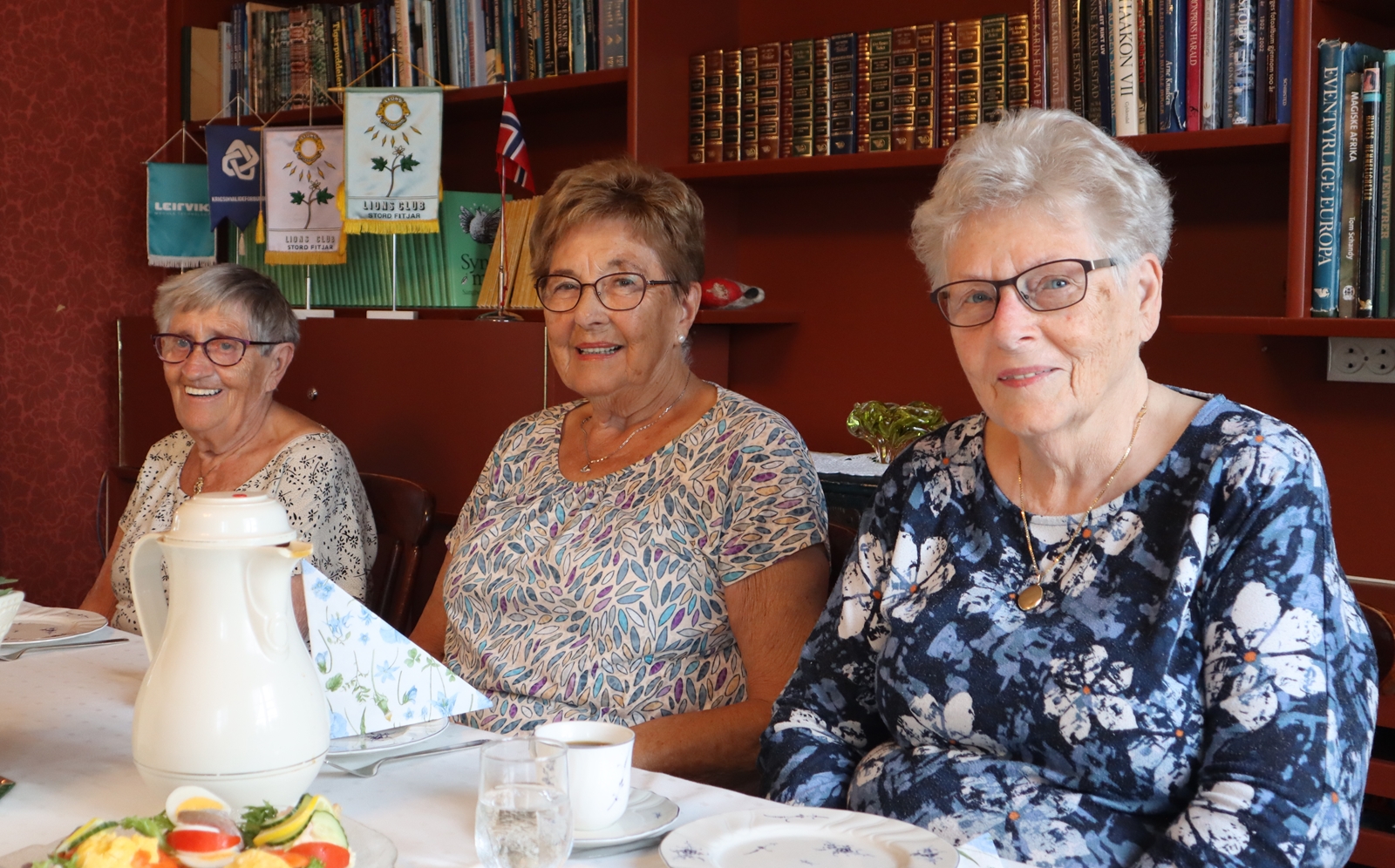 Reidun, Gunvor og Ragnhild er noen av deltakerne i Barnehjelpen på Stord