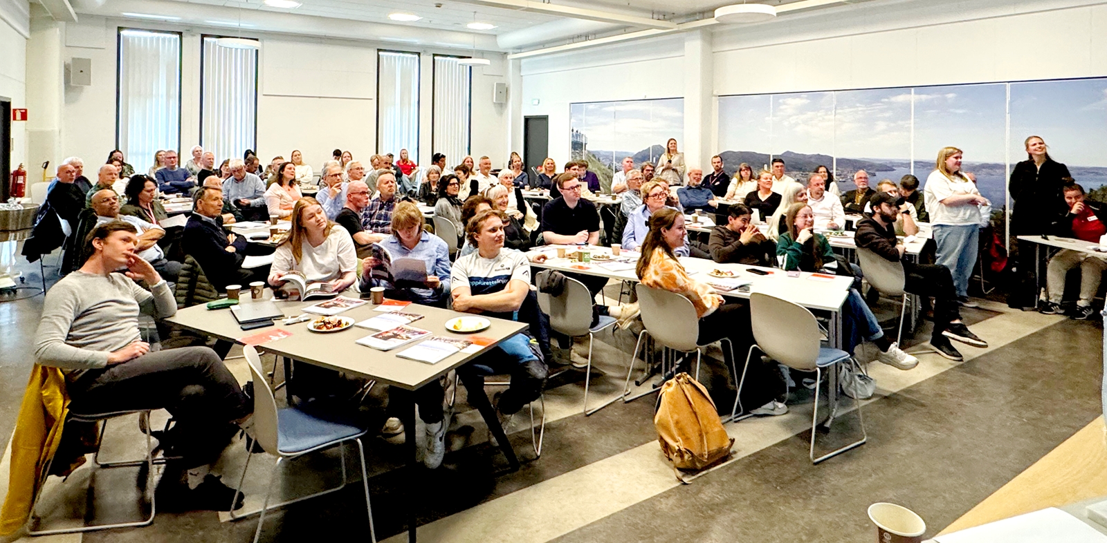 Årsmøtet i Bergen Røde Kors ble avholdt i Gjensidigegården 24. april 2025. 