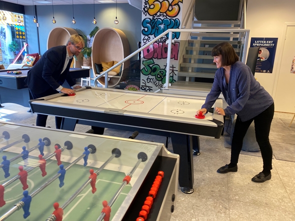 Byrådsleder Roger Valhammer i Bergen på Fellesverket sammen med kulturbyråd Katrine Nødtvedt.