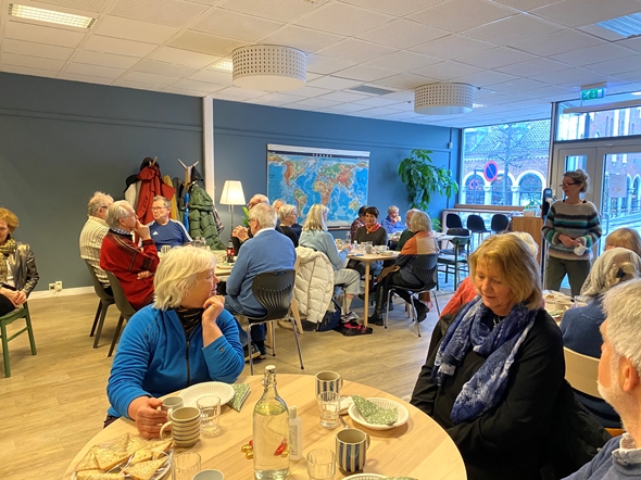 Deltakere på Kraftverket seniorkafeen til Røde Kors