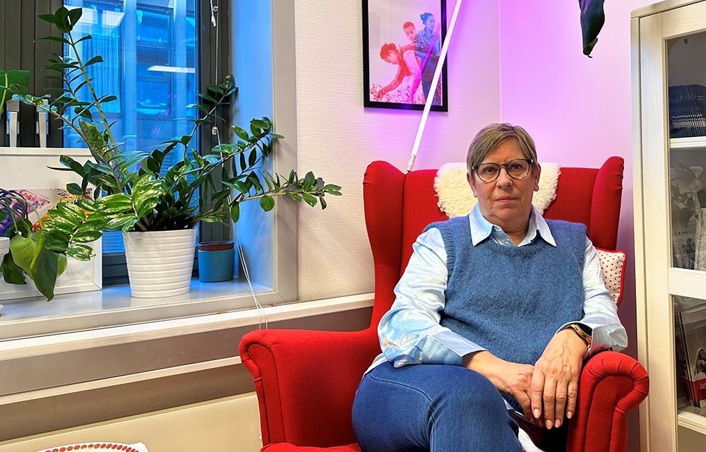 VÆRT MED I TO ÅR: Randi Pauline Mikkelsen (64) og samboeren er mentorfamilie for en ung voksen som trenger litt ekstra støtte i livet. 