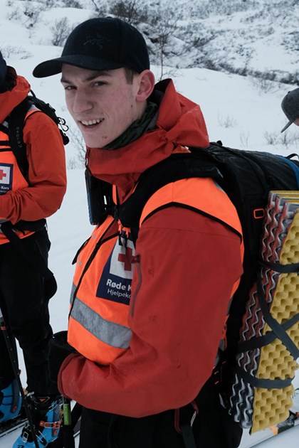 Bildet viser Olav Standal Tangen i Røde Kors-uniform. 