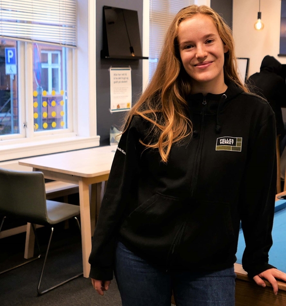 SIRI OLDERVIK, croppet