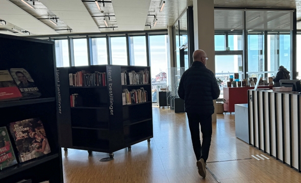 Tom Solli på biblioteket
