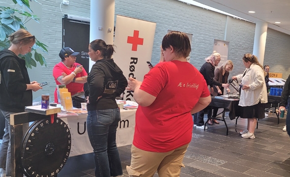 Bodø Røde Kors med stand på campus