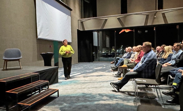 Frivillig Tone Magnussen orienterte om "Lån en bodøværing" på arrangementet