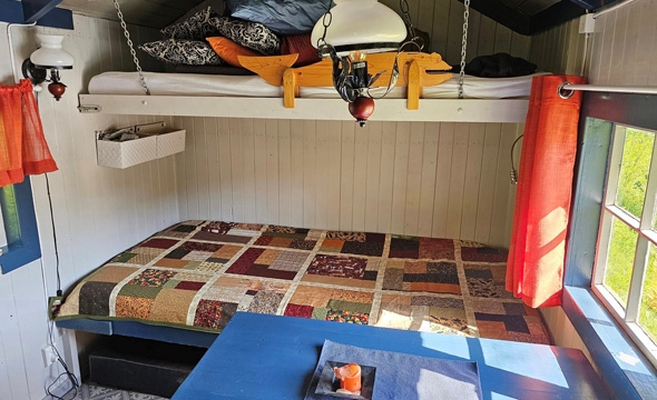 Teppet fra Kreativt verksted på plass på Langlibu