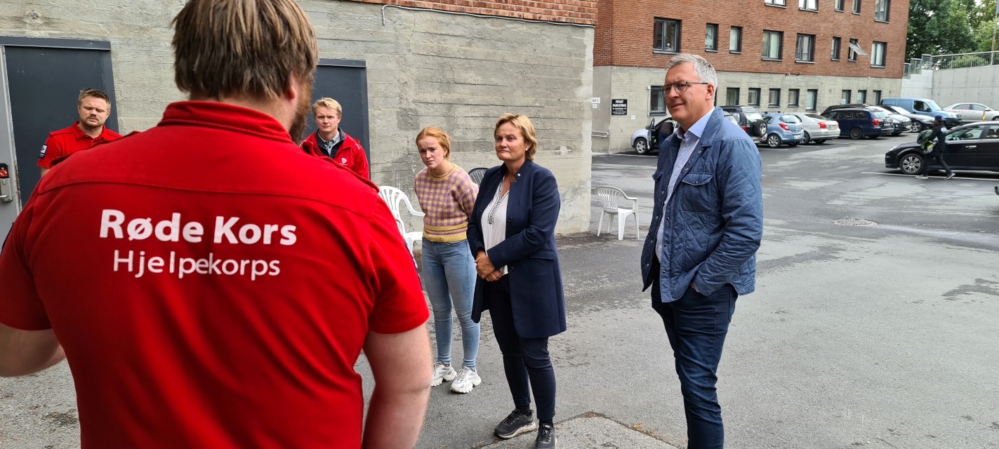 Toppkandidater på besøk hos hjelpekorps i Oppland