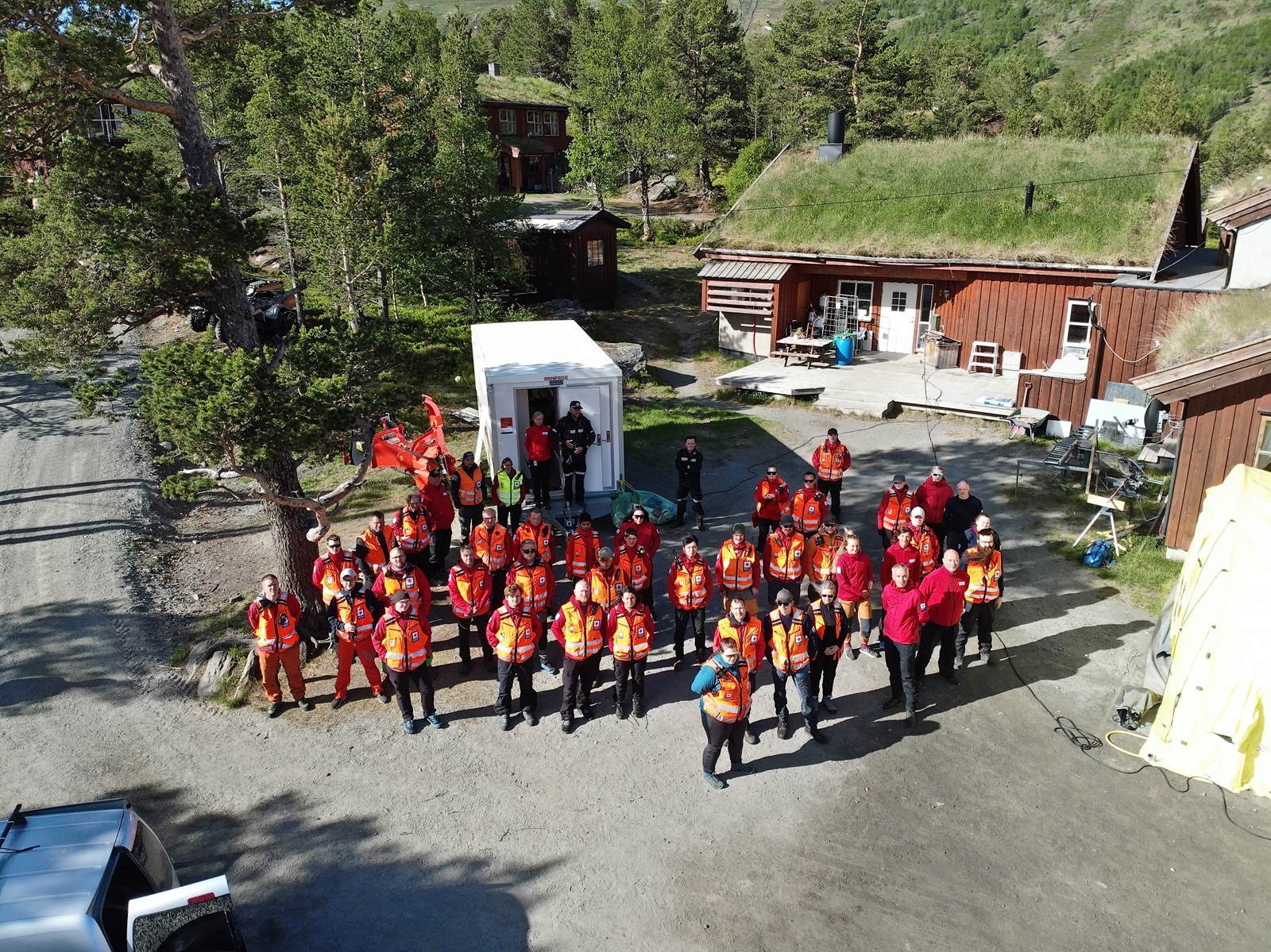 Bilde av frivillige samlet under leteaksjon