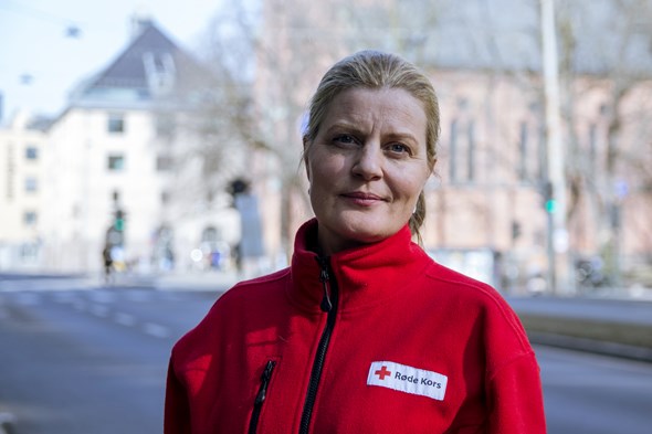 Daglig leder i Oslo Røde Kors Elin Holmedal i Røde Kors-genser