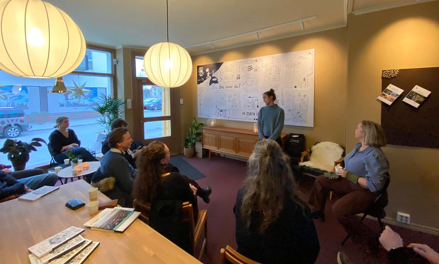 Kunst på veggen vises frem