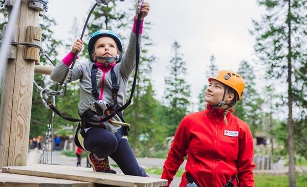 Personer som leker ute