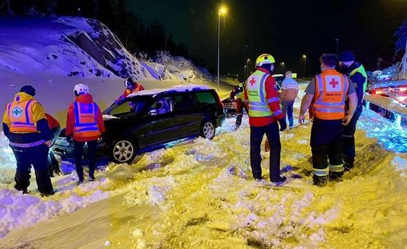 Blide av frivillige på jobb