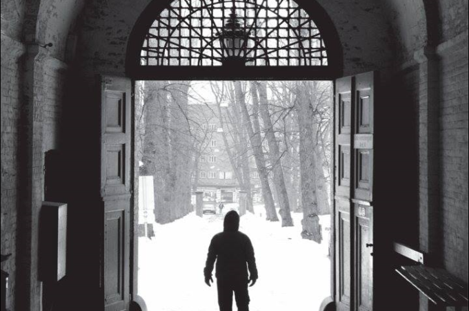 Nettverk etter soning. Person på vei ut