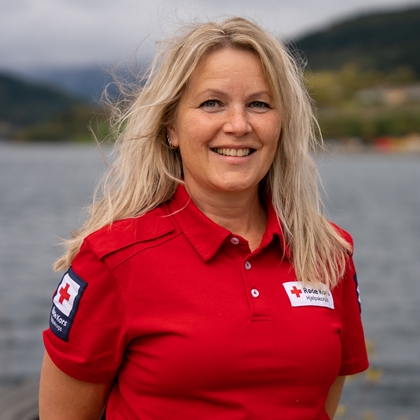 Kvinne i Hjelpekorpsuniform