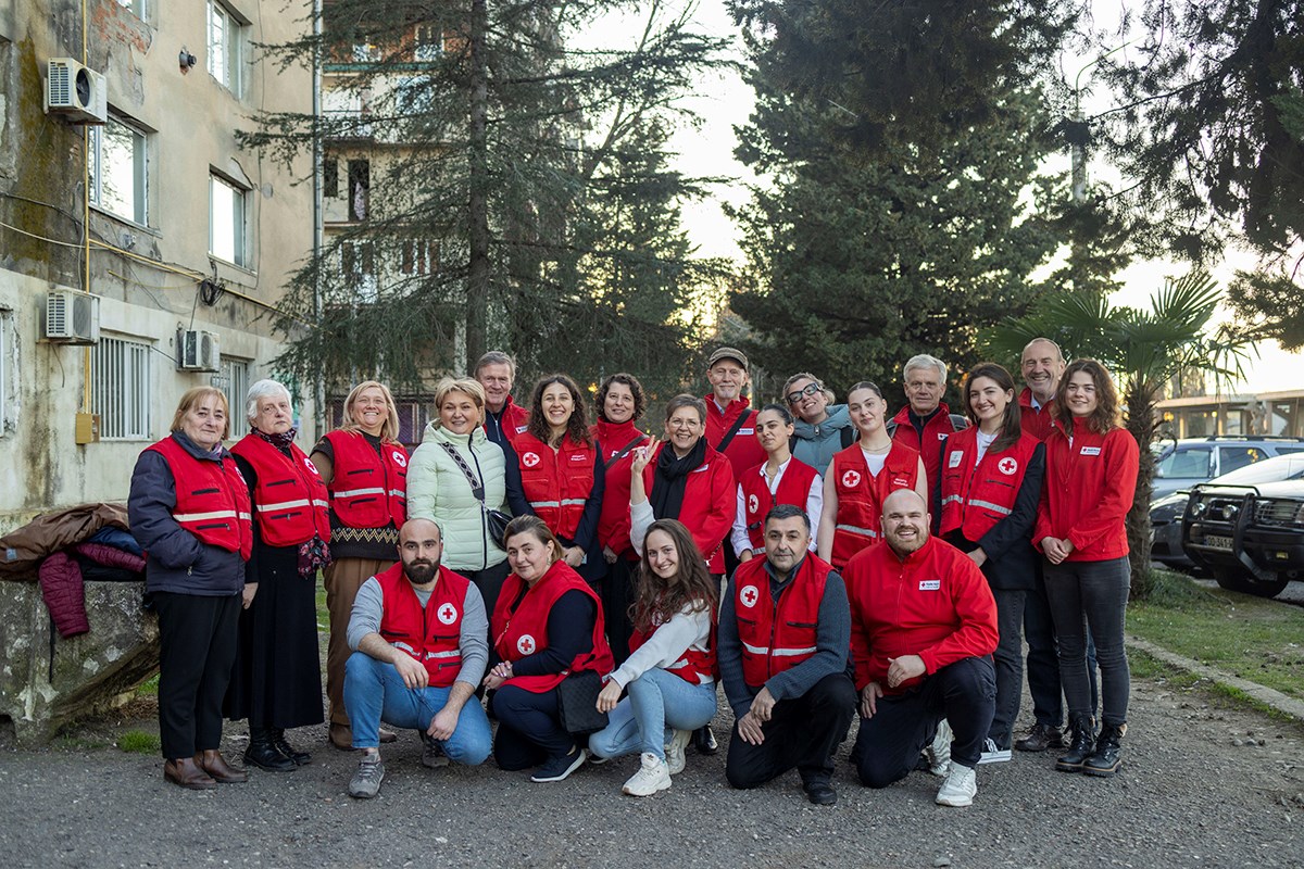 Ei gruppe frivillige frå Georgia og Sogn og Fjordane Røde Kors