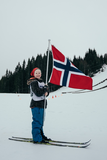 Stolt gut held flagg